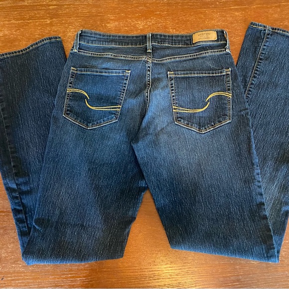 Women’s Dark Wash Signature by Levi Strauss Jeans - Picture 2 of 6